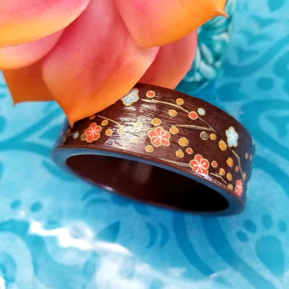 Vintage, Boho Wooden Floral Bangle Bracelet - Picture 6 of 12